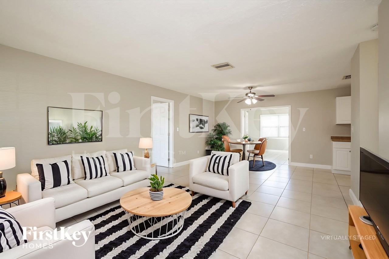 112 Stafford Pl - Photo 4 of 19