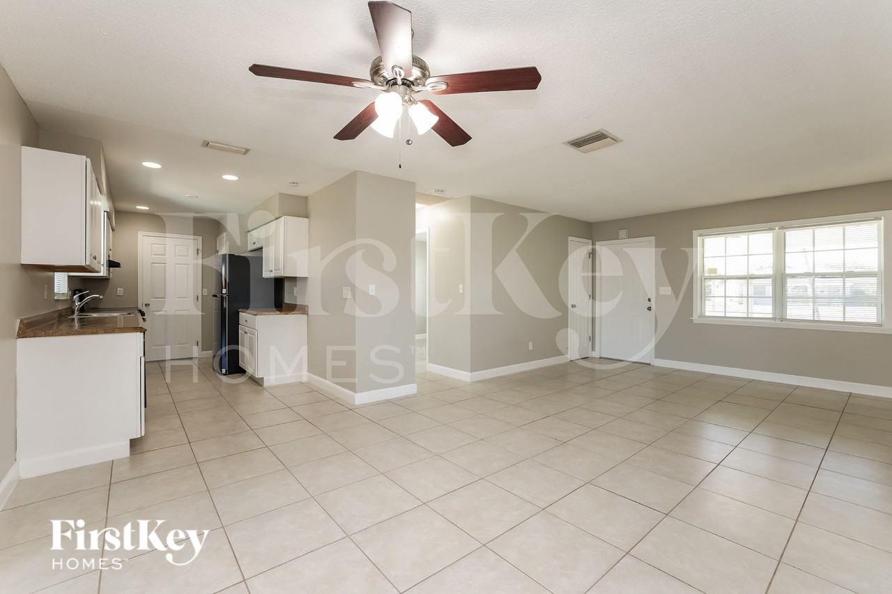 112 Stafford Pl - Photo 5 of 19