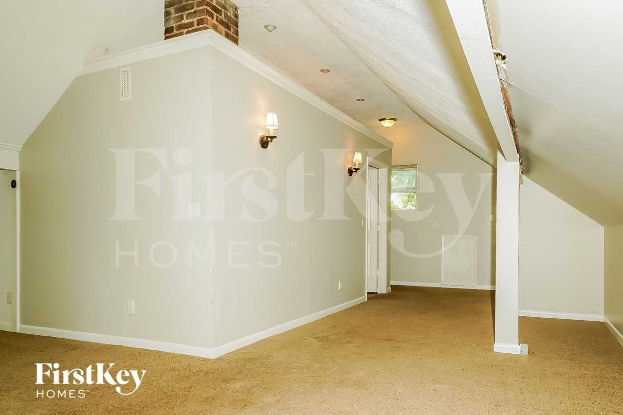 109 Franklin St - Photo 6 of 15