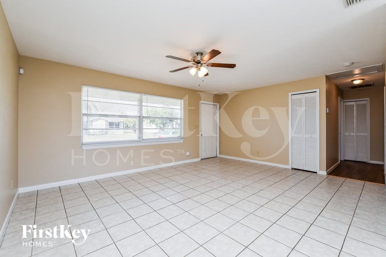 10727 Figtree Ct - Photo 5 of 15