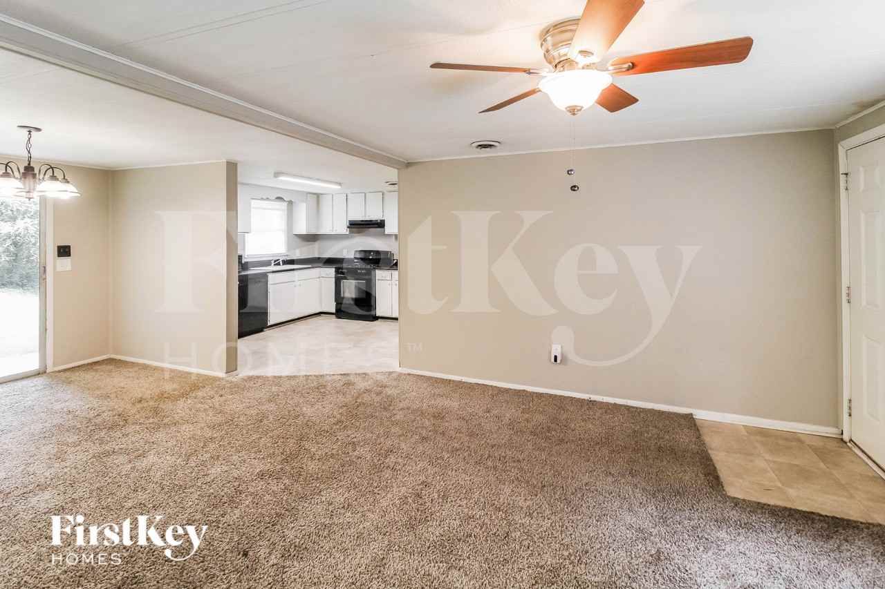 1052 Adrian Cir Sw - Photo 3 of 16