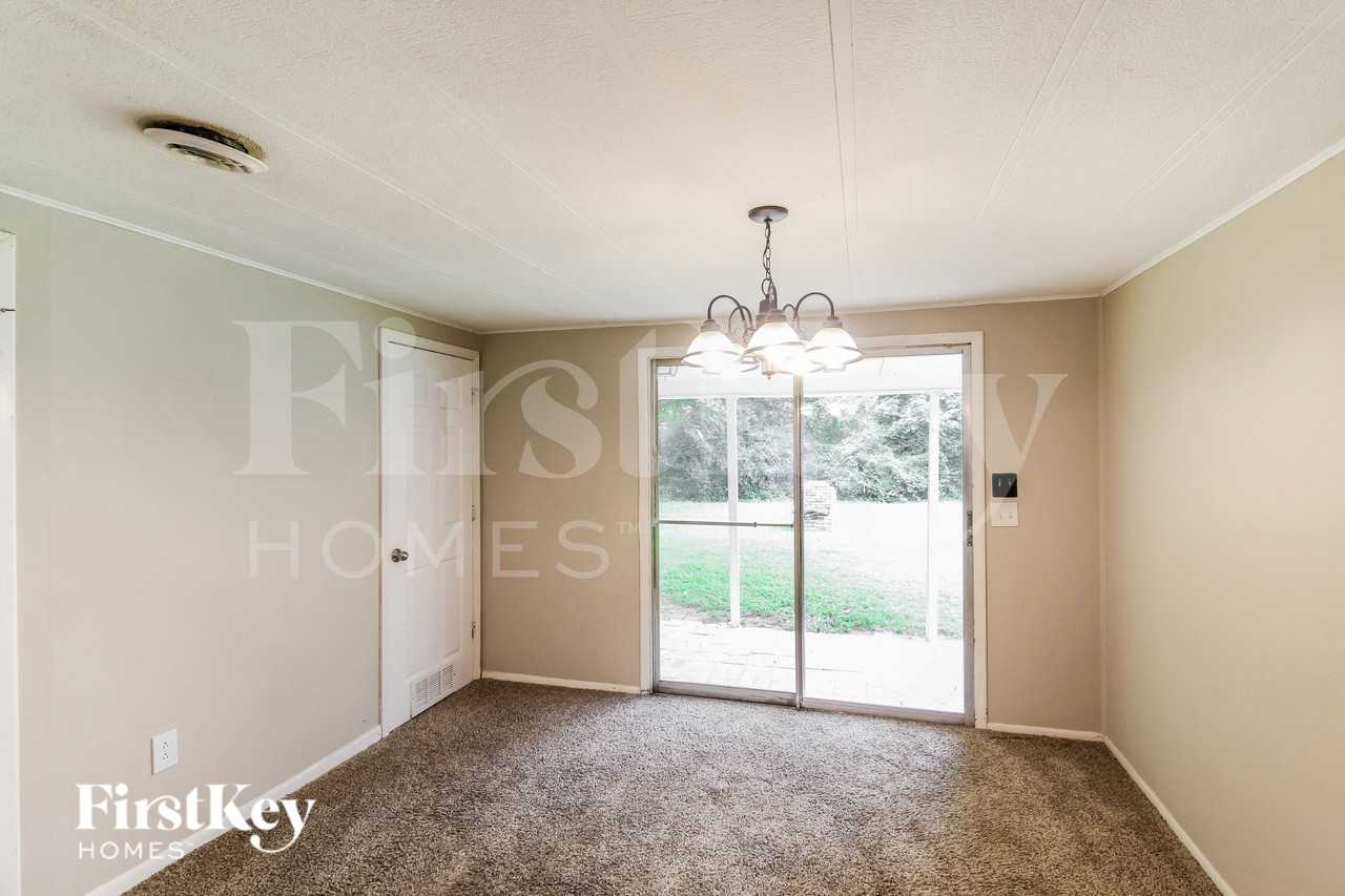 1052 Adrian Cir Sw - Photo 5 of 16