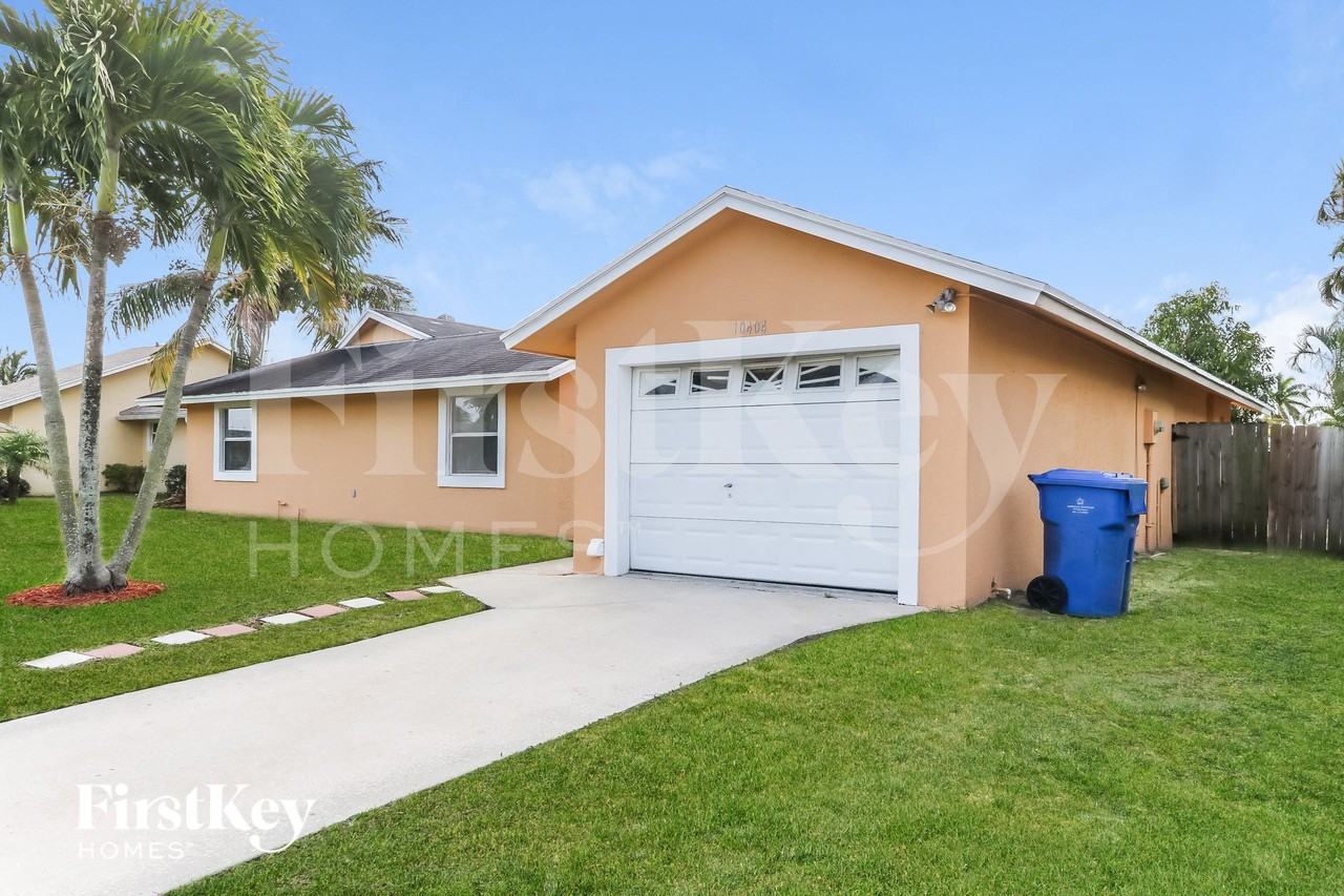 10404 Oliver Ln - Photo 2 of 15