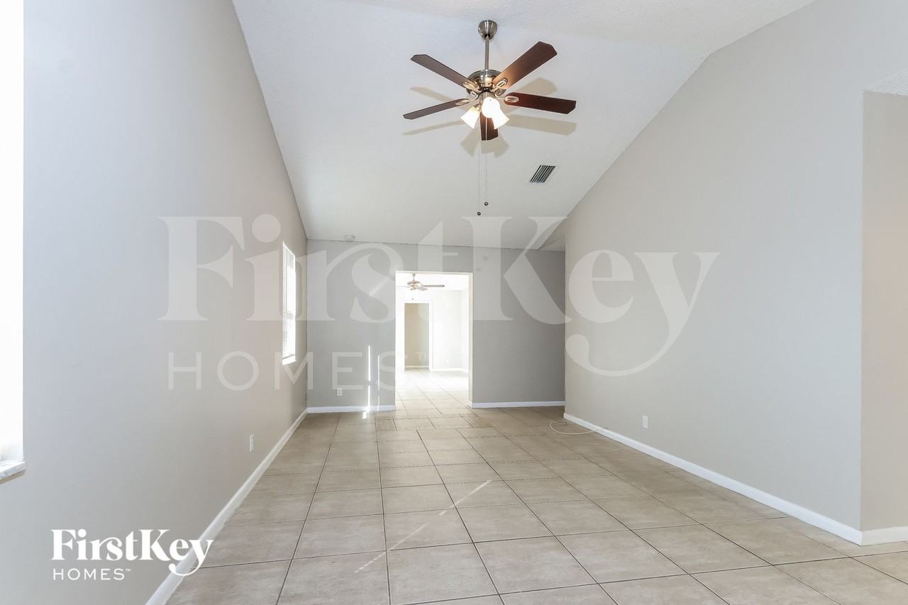 10404 Oliver Ln - Photo 4 of 15