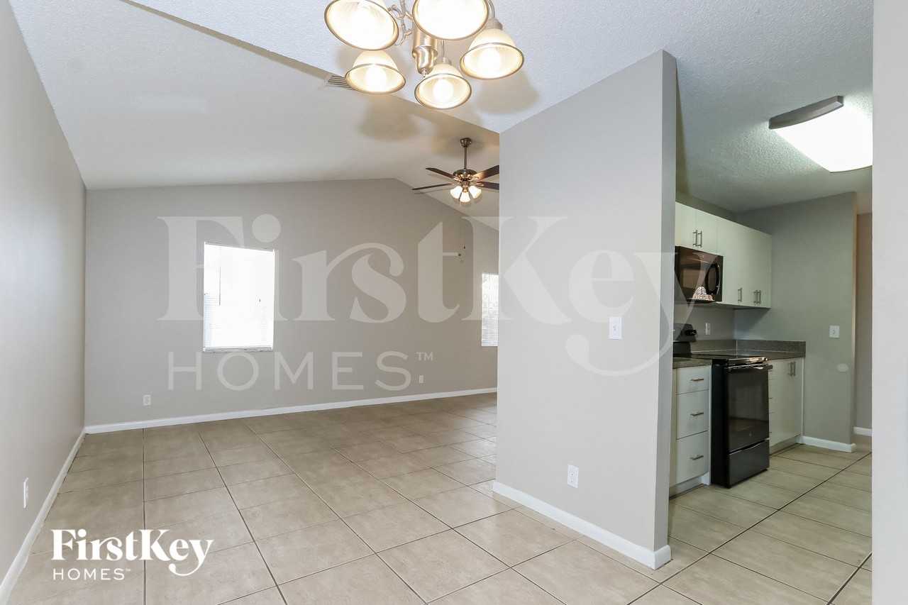 10404 Oliver Ln - Photo 6 of 15