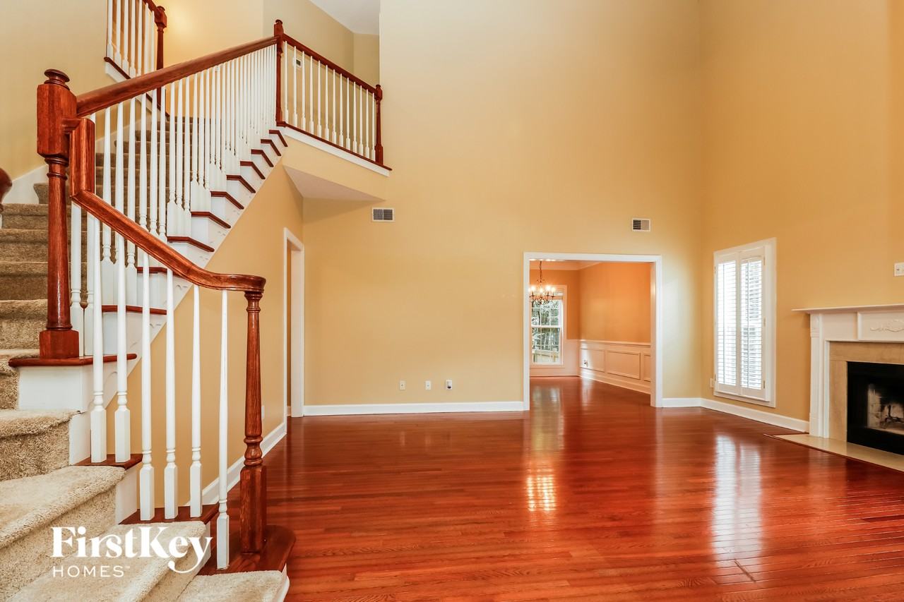 1033 Bidwell Cir - Photo 2 of 15