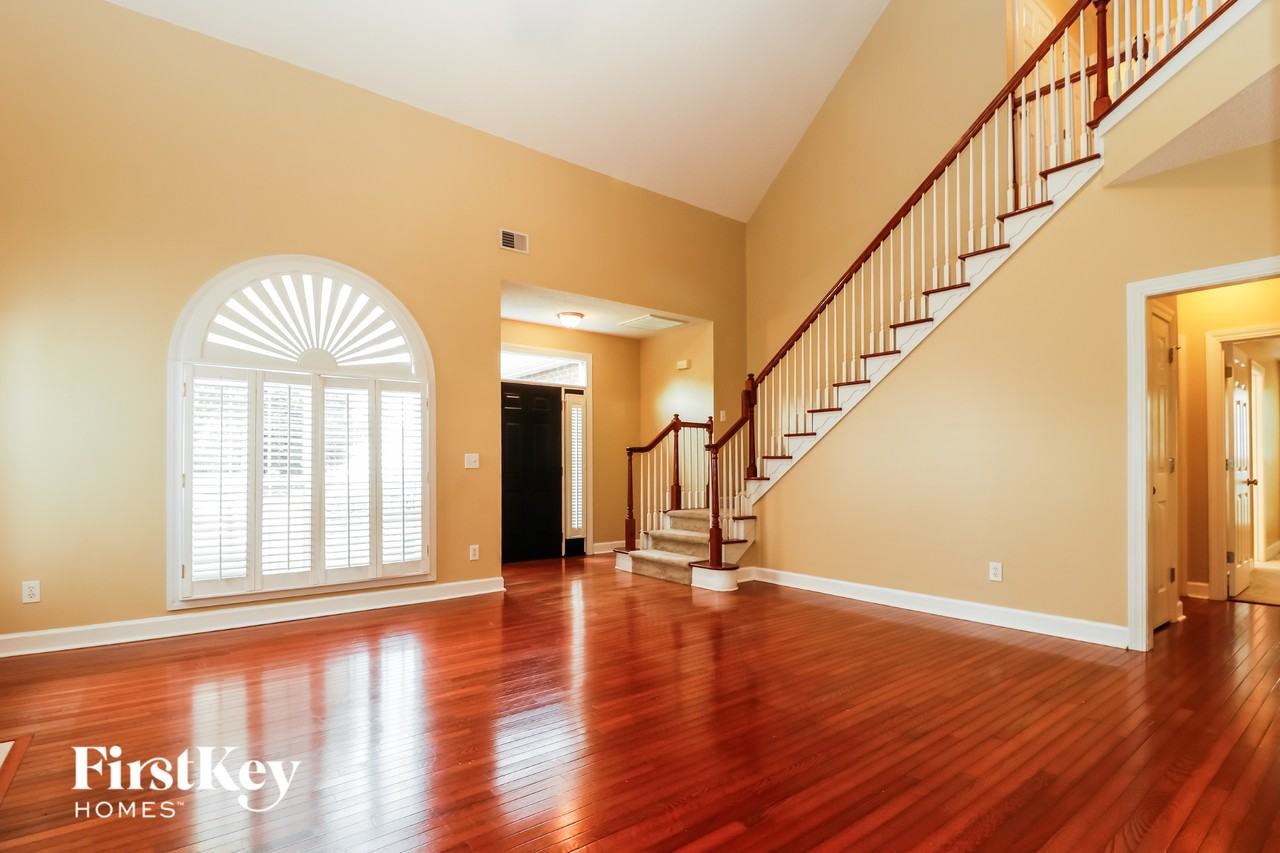 1033 Bidwell Cir - Photo 4 of 15