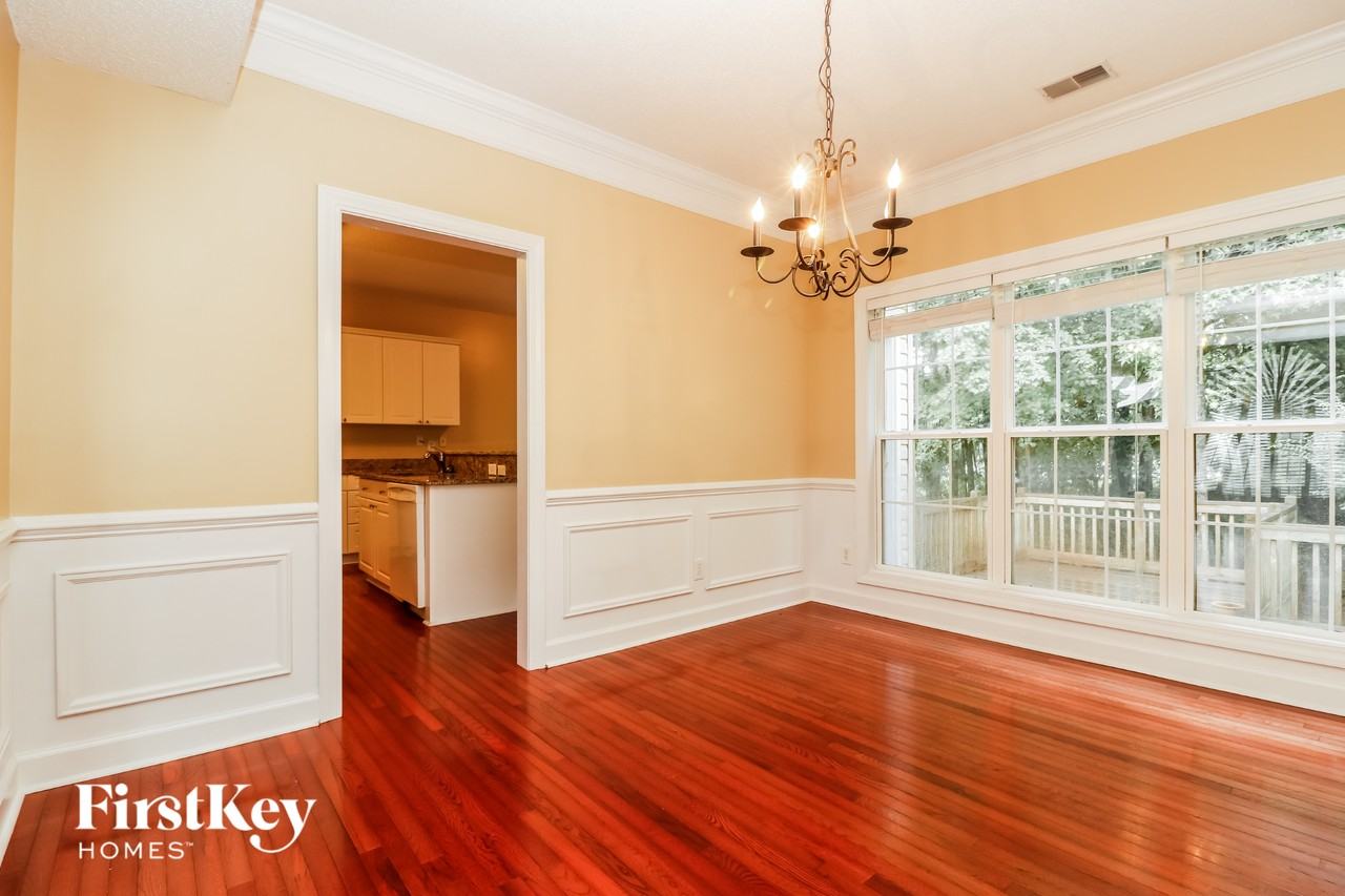 1033 Bidwell Cir - Photo 5 of 15