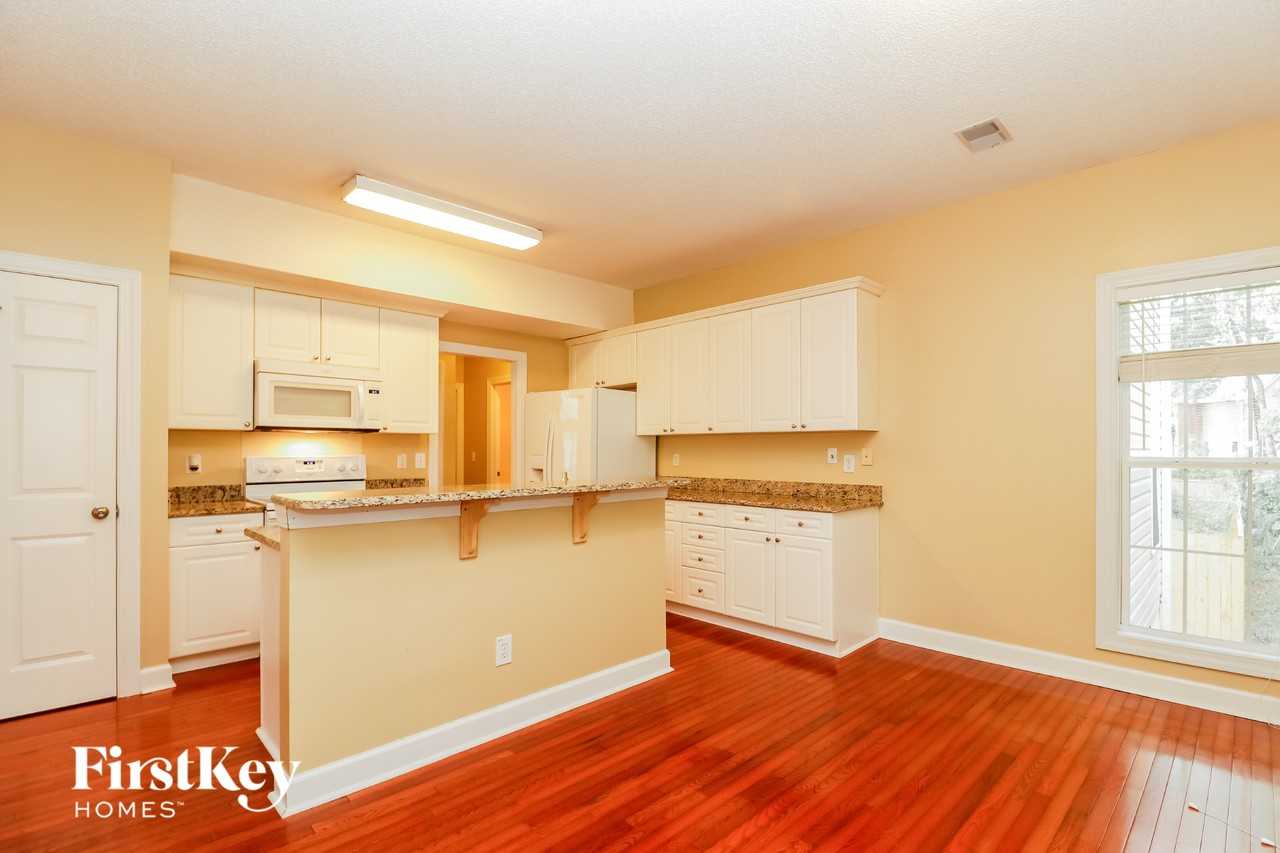 1033 Bidwell Cir - Photo 7 of 15