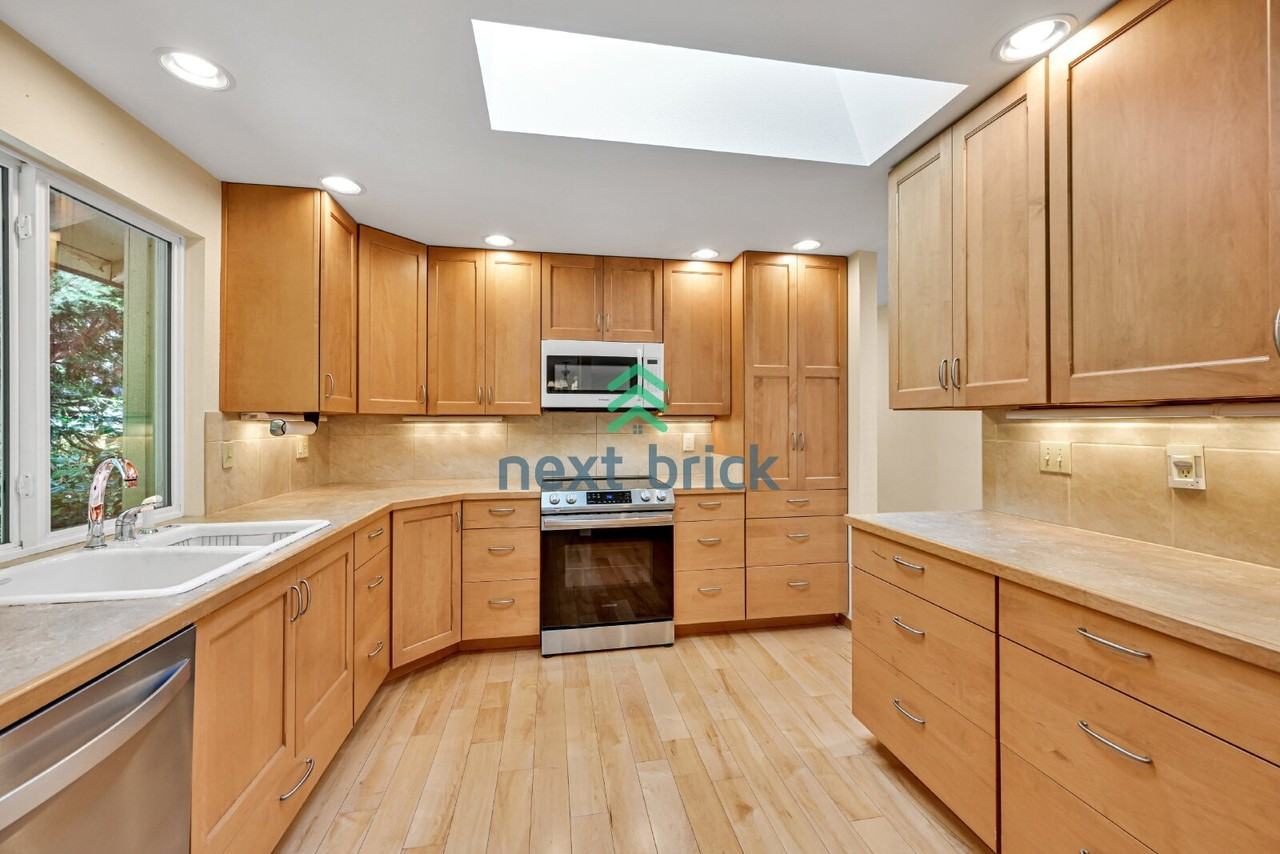 8126 Ne 120th St - Photo 5 of 26