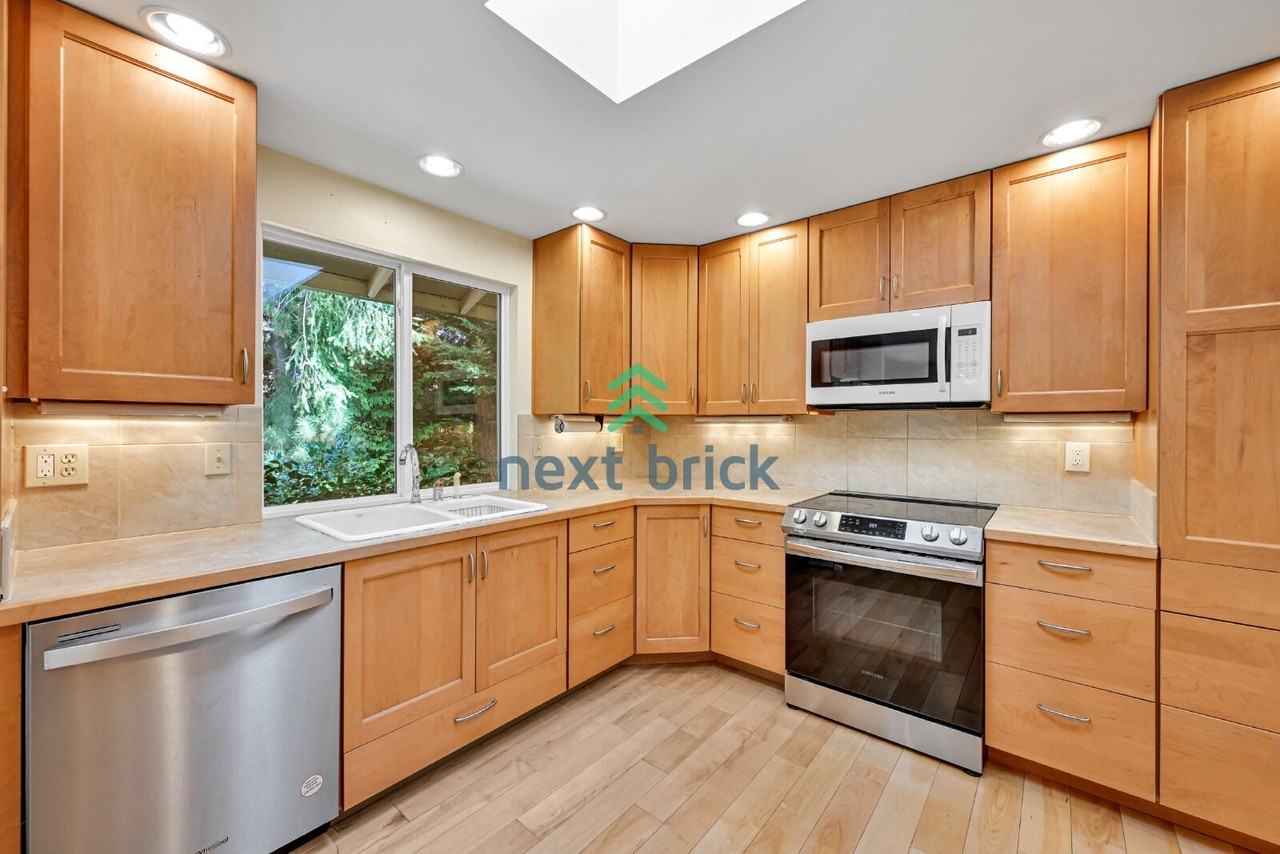 8126 Ne 120th St - Photo 6 of 26