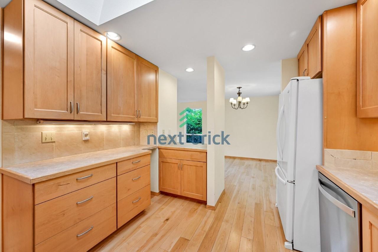 8126 Ne 120th St - Photo 7 of 26