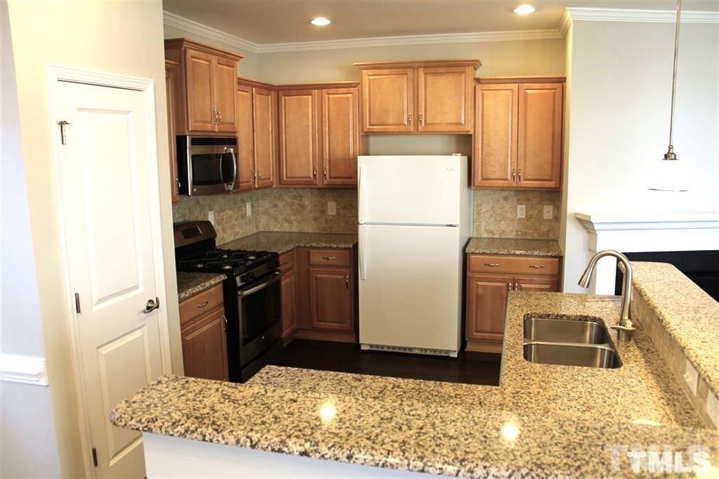 1133 Pemberly Ave - Photo 3 of 23