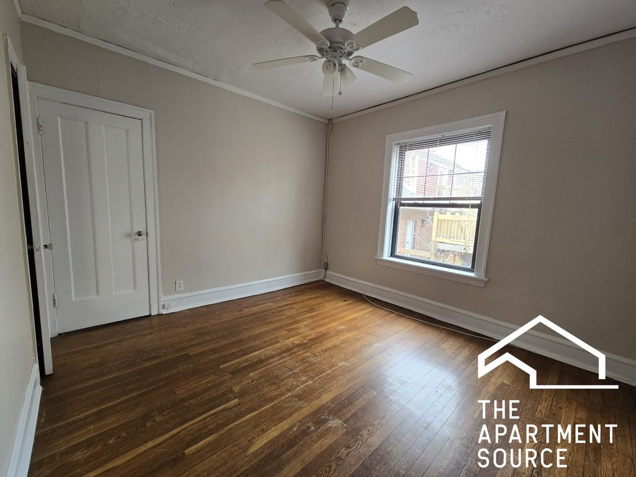 929 Forest Ave #2W - Photo 3 of 10