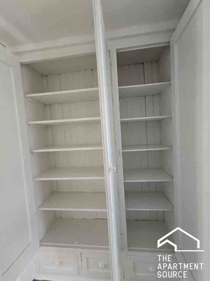 929 Forest Ave #2W - Photo 5 of 10