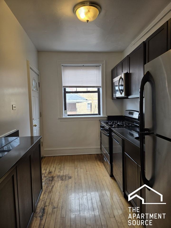 929 Forest Ave #2W - Photo 6 of 10