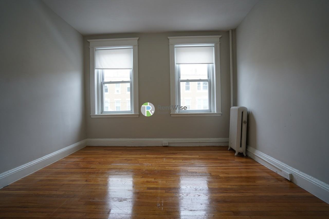 221 Kelton St #8 - Photo 5 of 15