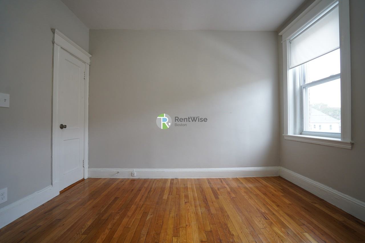 221 Kelton St #8 - Photo 6 of 15