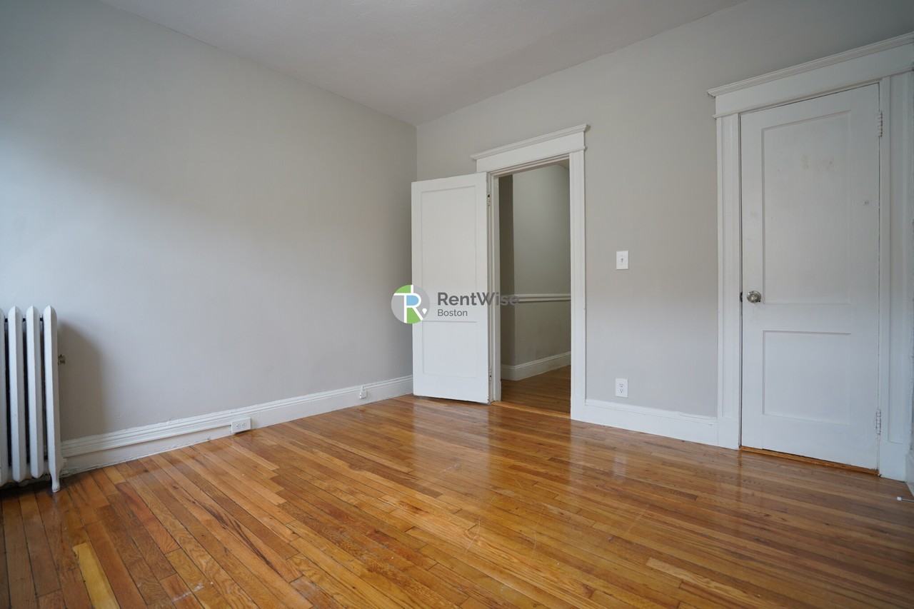 221 Kelton St #8 - Photo 7 of 15