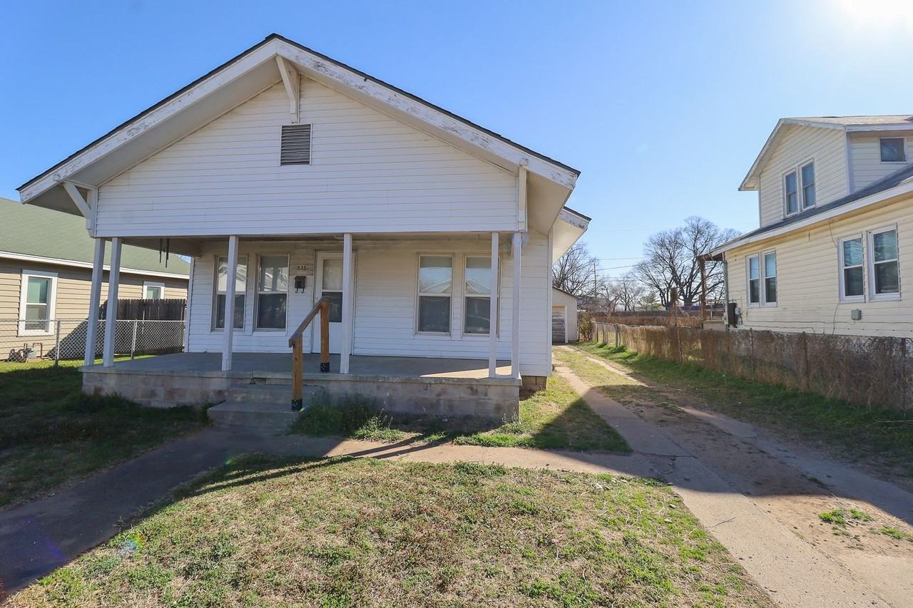 535 S 39th West Ave - Photo 3 of 19