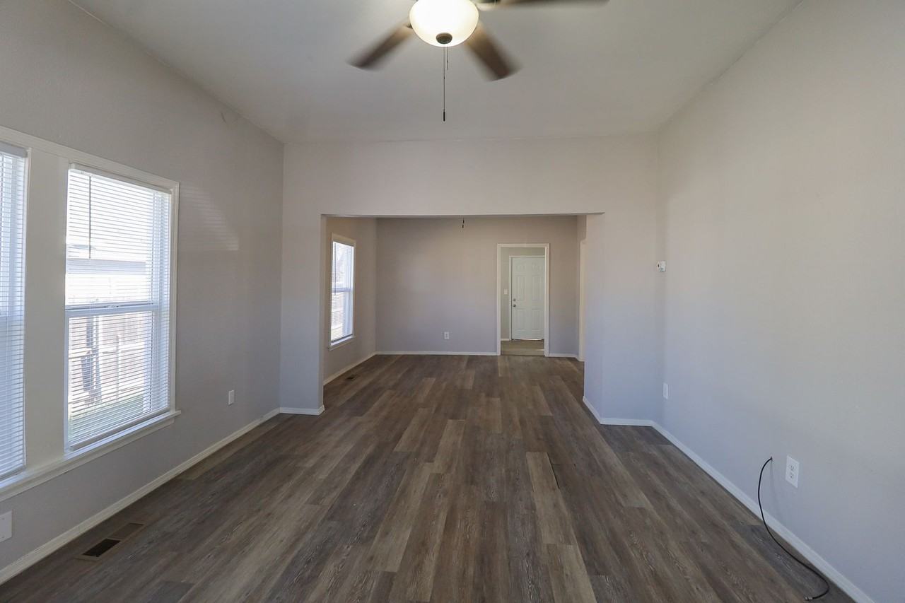 535 S 39th West Ave - Photo 4 of 19