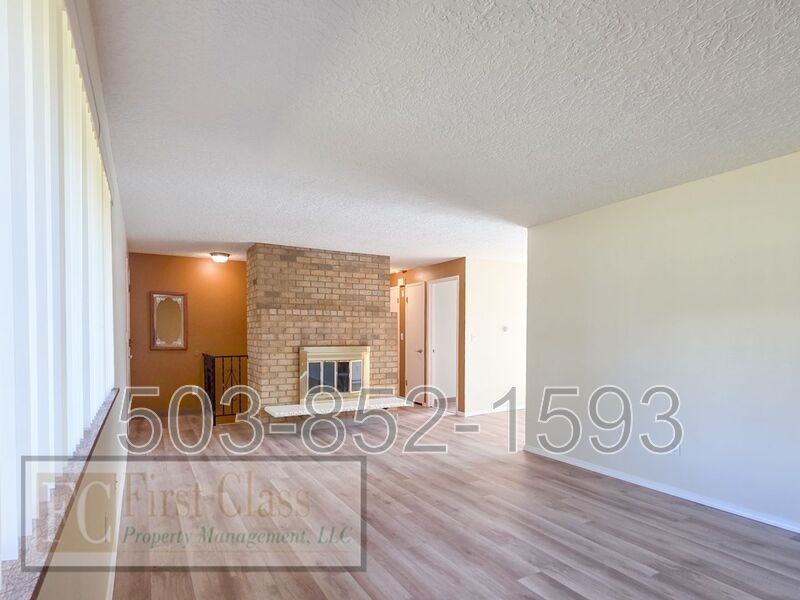 298 Sw Wallula Ave - Photo 2 of 29