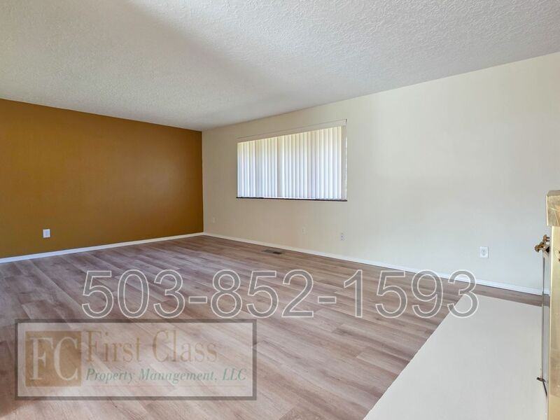 298 Sw Wallula Ave - Photo 3 of 29