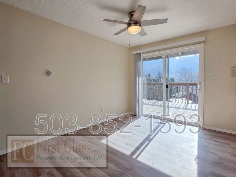 298 Sw Wallula Ave - Photo 4 of 29