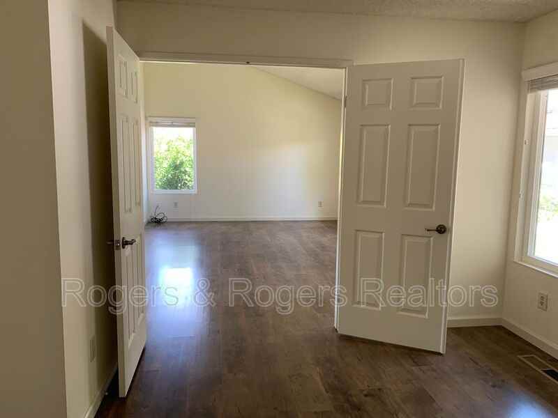 1089 Rankin Dr - Photo 6 of 21