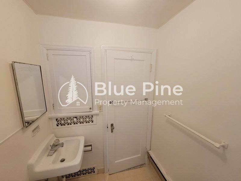 302 12th St #2 - Photo 5 of 6