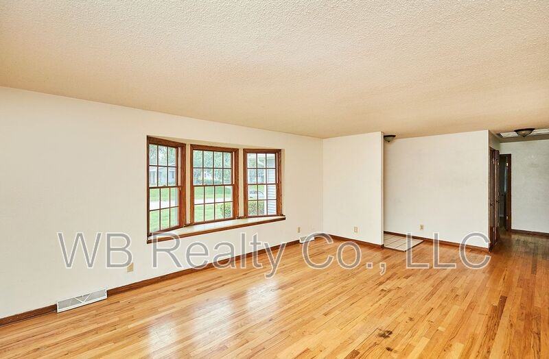 2928 Vine St - Photo 2 of 29