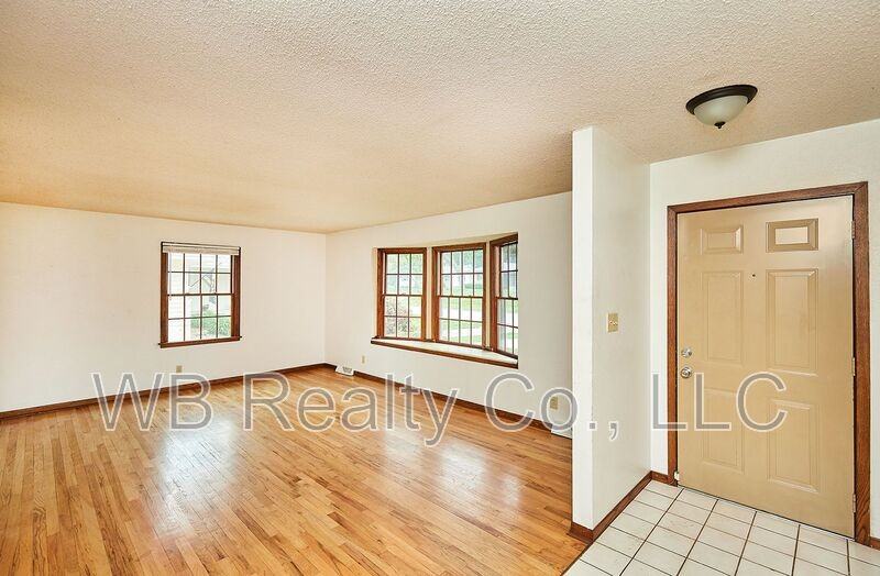 2928 Vine St - Photo 3 of 29