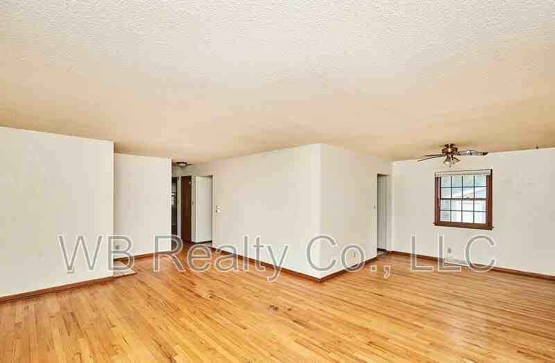 2928 Vine St - Photo 4 of 29