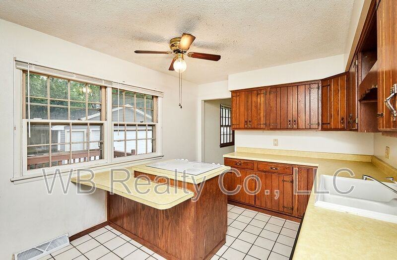 2928 Vine St - Photo 7 of 29