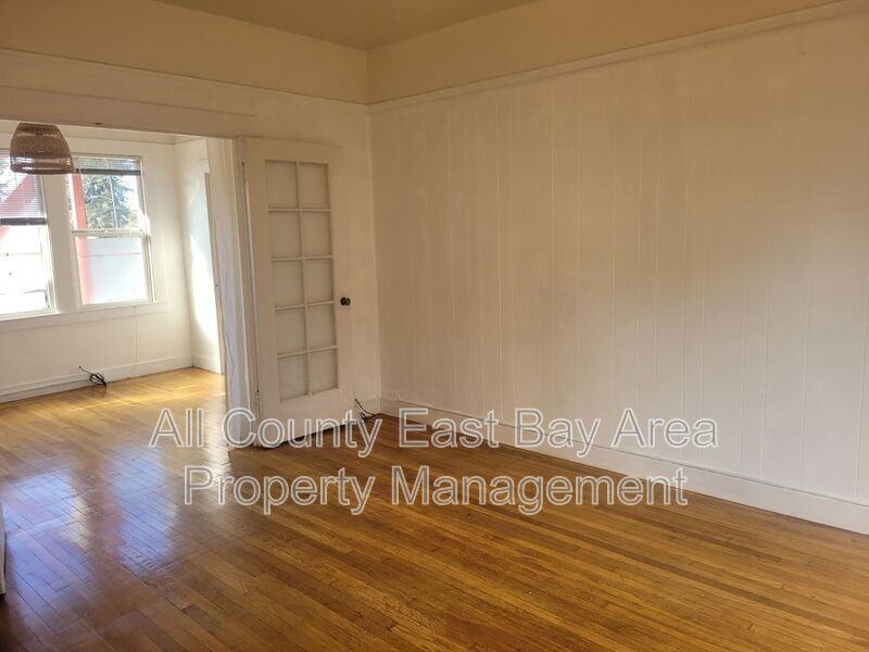 489 55th St #2 - Photo 2 of 11