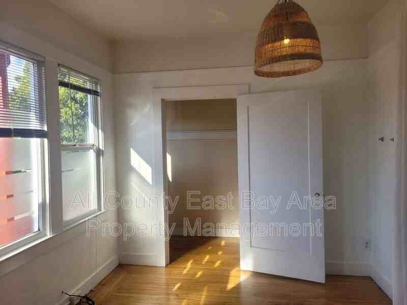 489 55th St #2 - Photo 3 of 11