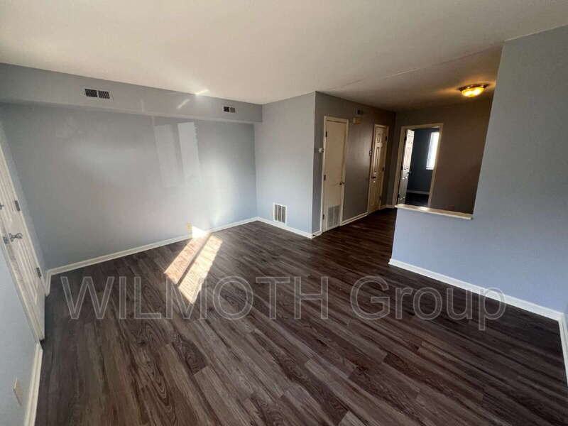 322 N Clark St #2 - Photo 2 of 11