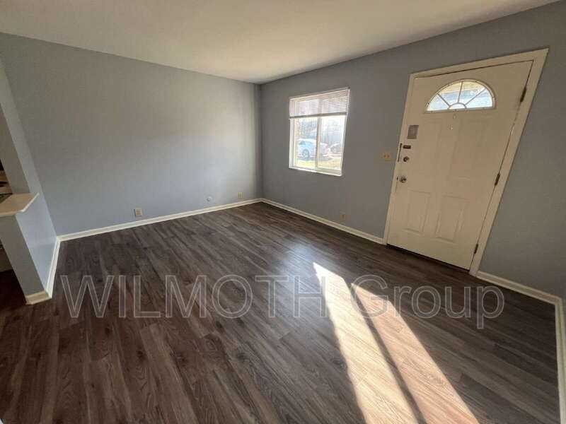 322 N Clark St #2 - Photo 3 of 11