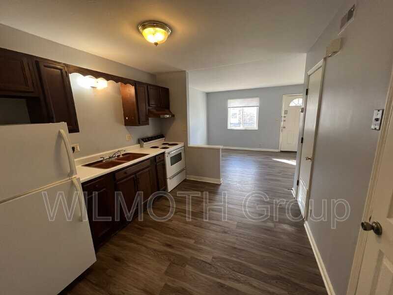 322 N Clark St #2 - Photo 5 of 11