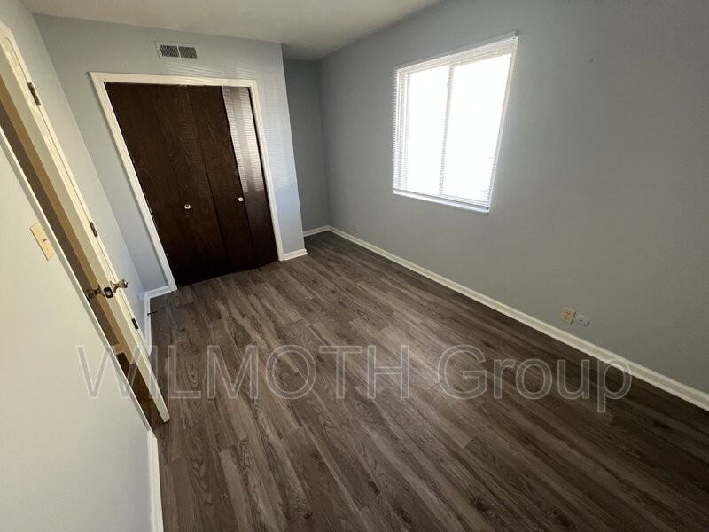 322 N Clark St #2 - Photo 6 of 11