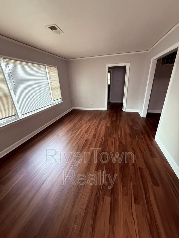 1454 Delano Ave - Photo 2 of 17