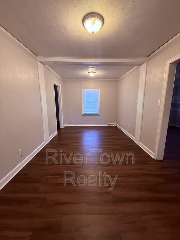 1454 Delano Ave - Photo 3 of 17