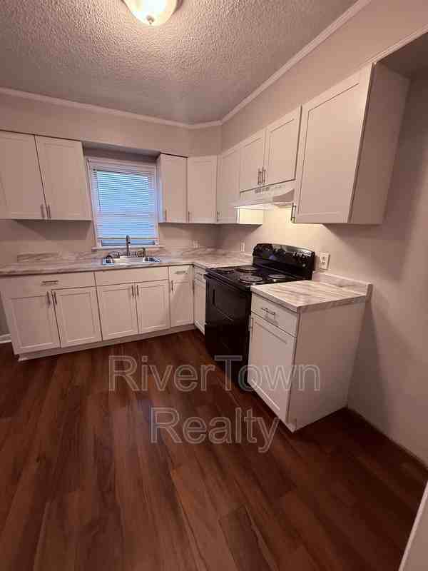 1454 Delano Ave - Photo 4 of 17