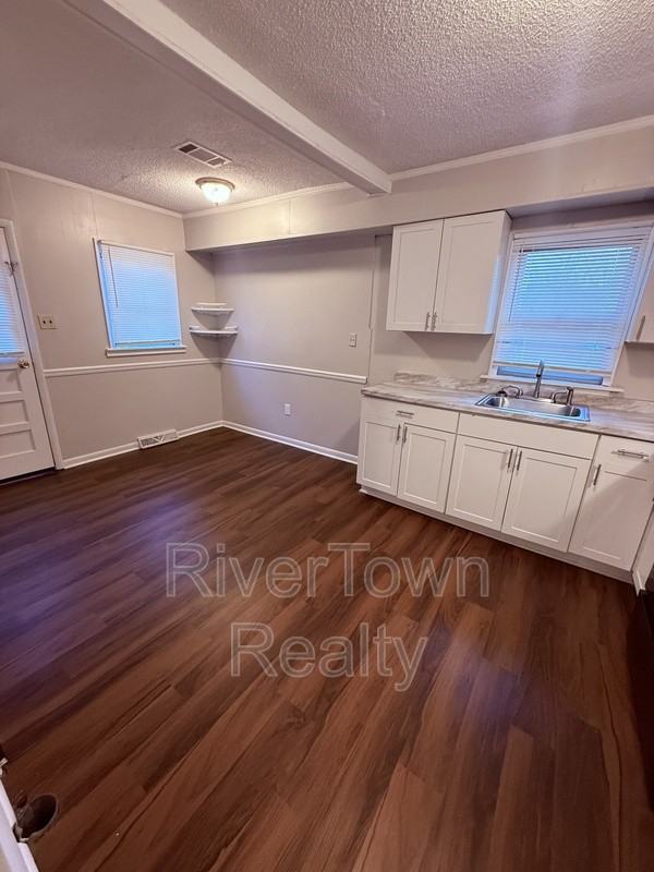 1454 Delano Ave - Photo 7 of 17