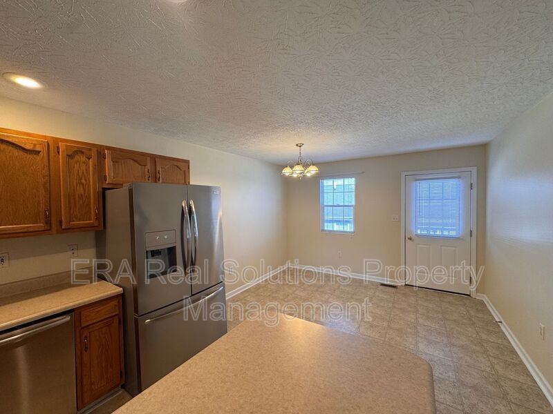 1046 N West St - Photo 7 of 17