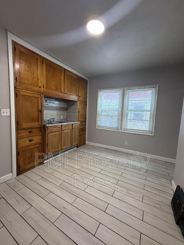 2406 N 41st St - Photo 4 of 16