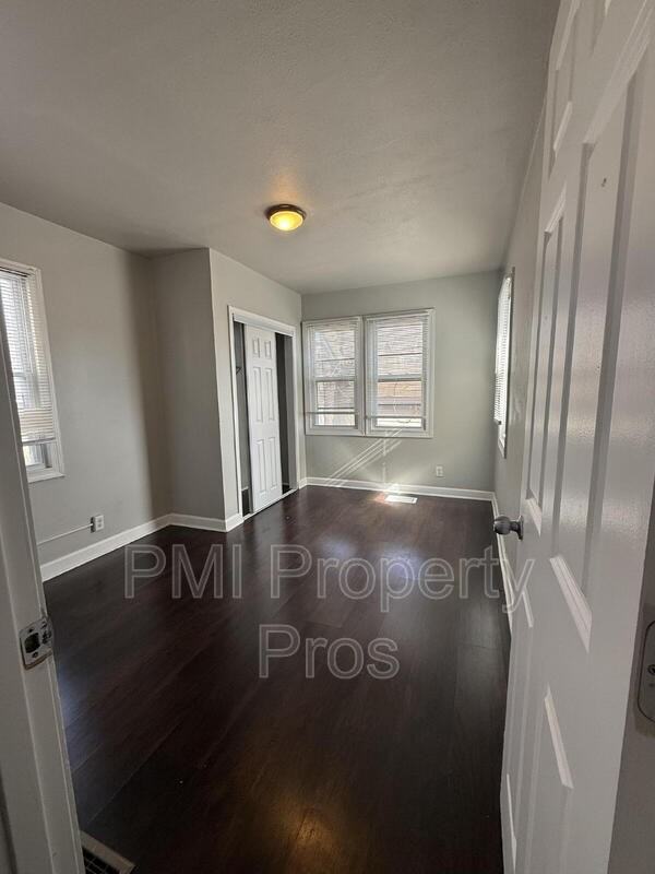 2406 N 41st St - Photo 5 of 16