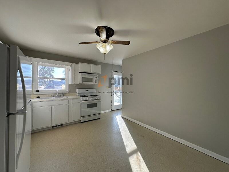 1075 Northeast - Photo 5 of 17