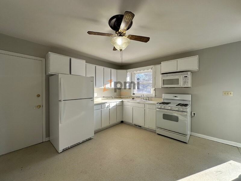 1075 Northeast - Photo 6 of 17