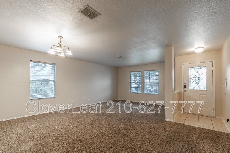 104 Bay Willow - Photo 5 of 35